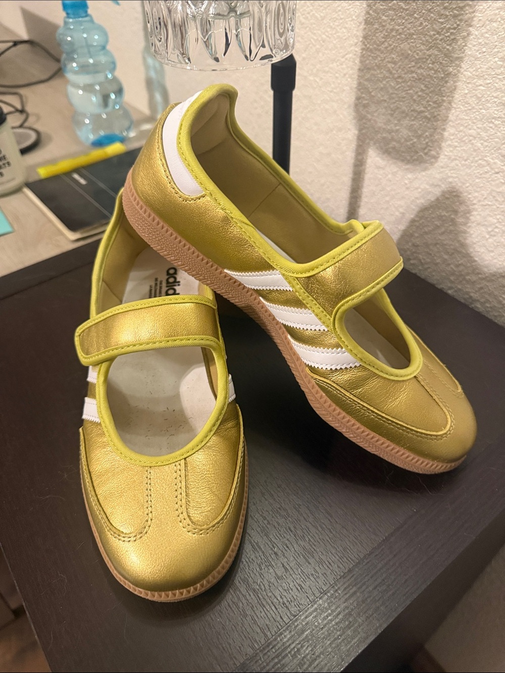 adidas Metallic Gold and White Mary Jane Sneakers with Velcro Woman’s SZ8